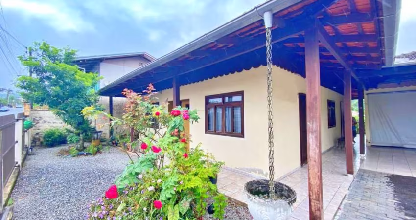 Casa 5 Dormitórios - semi mobiliada - AVERBADA