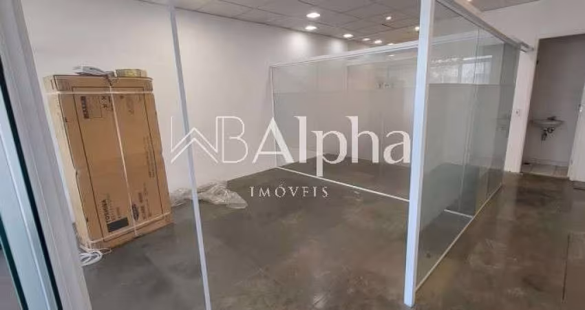 Sala comercial a venda no Edifício CEA 1 em Alphaville - SP