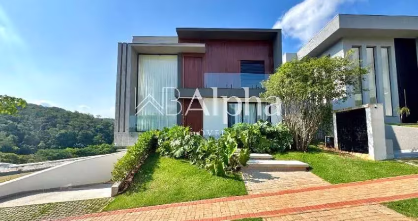 Casa mobiliada a venda no Condomínio Itahyê em Santana de Parnaíba - SP