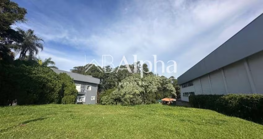 Terreno à venda em condomínio de luxo em Barueri-SP, bairro Residencial Tamboré, com 2.200,00 m² de área.