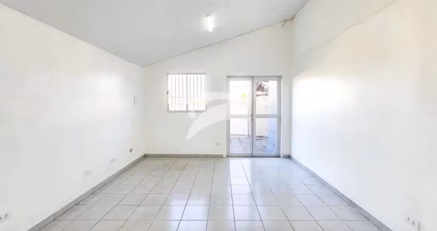 Casa com 3 quartos para alugar no Xaxim, Curitiba 