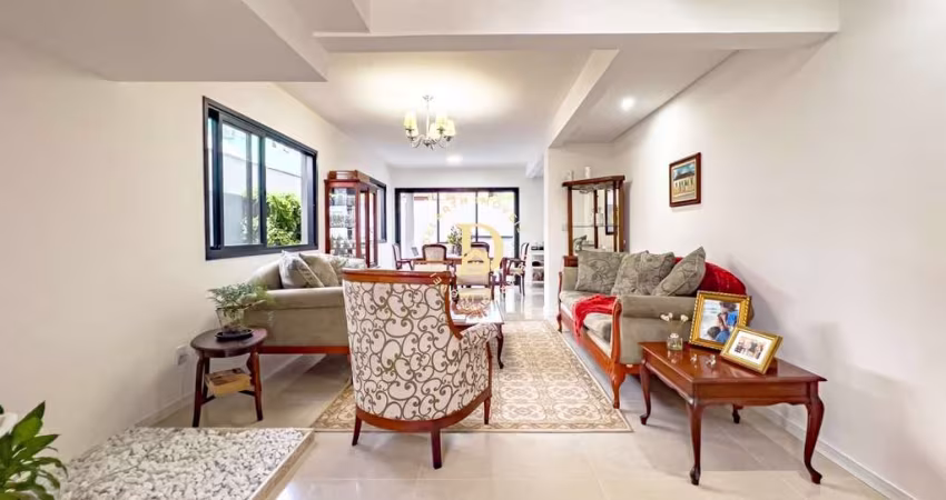 Casa - Cond. Golden Park - Jacareí - 3 Dormitórios (1 Suíte) - 200m²