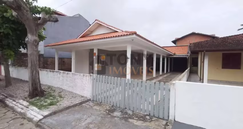 Casa com 4 quartos à venda na Rua Lauro Locks, Praia de Fora, Palhoça