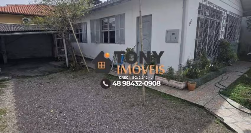 Casa comercial de 3 dormitórios à venda no bairro Praia Comprida - São José - CA1744