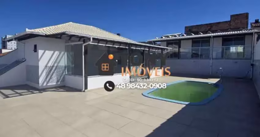 Casa com piscina de 3 dormitórios sendo 1 suíte localizada no bairro areias - são josé - sc. - ca1820