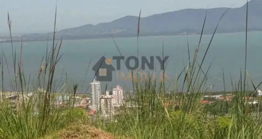 Terreno à venda no Roçado, São José 
