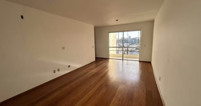 Apartamento Espacoso com 3 Quartos em Excelente Localização!