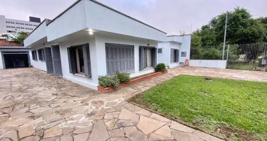 Casa para Venda - 187.6m², 3 dormitórios, sendo 1 suites, 4 vagas - Interlagos