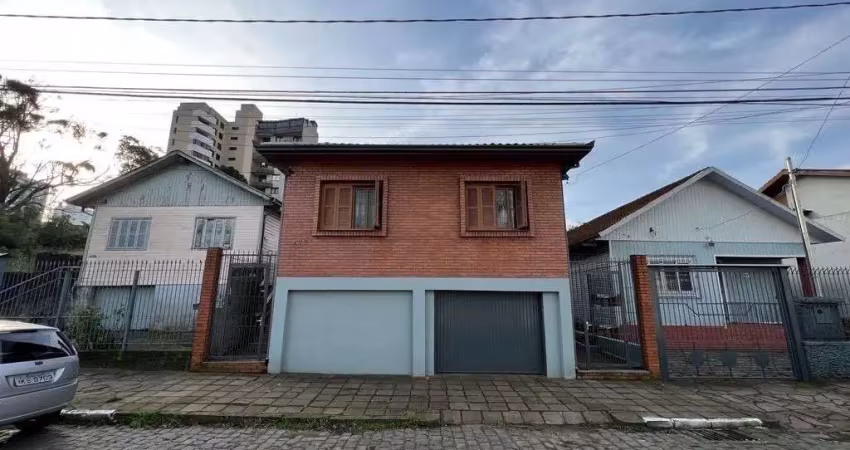 Casa para Venda - 300m², 3 dormitórios, 2 vagas - Exposição
