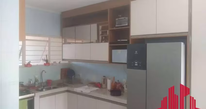 Sobrado com 2 dorms e 02 suítes no Jardim São Guilherme