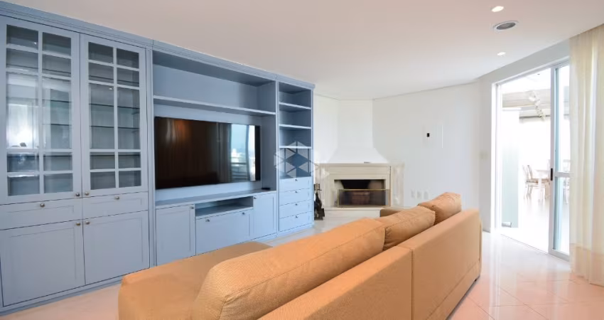 Apartamento semimobiliado com 3 quartos sendo 1 suíte, 2 vagas de garagem no bairro Coqueiros em Florianópolis/SC.