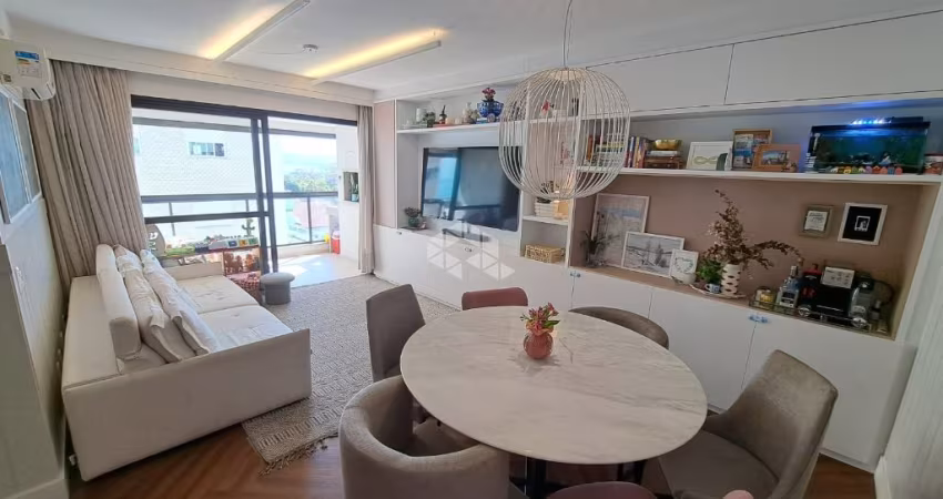APARTAMENTO SEMIMOBILIADO COM 3 QUARTOS 1 SUÍTE E 1 VAGA DE GARAGEM NO BAIRRO BALNEÁRIO EM FLORIANÓPOLIS