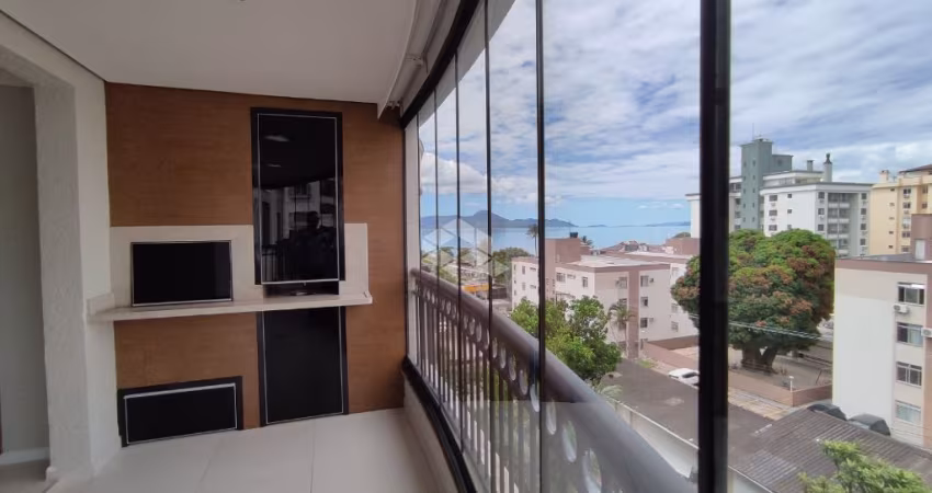 APARTAMENTO COM VISTA MAR SEMIMOBILIADO COM 3 QUARTOS SENDO 1 SUÍTE 2 VAGAS DE GARAGEM NO BAIRRO COQUEIROS EM FLORIANÓPOLIS/SC