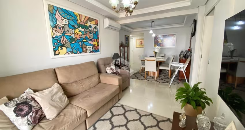 APARTAMENTO COM 3 QUARTOS SENDO 1 SUÍTE, E 2 VAGAS DE GARAGEM NO BAIRRO ESTREITO, EM FLORIANÓPOLIS/SC.