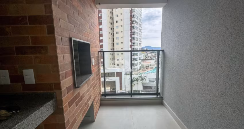 APARTAMENTO MODERNO COM 2 QUARTOS, SENDO 2 SUÍTES, 1 VAGA DE GARAGEM NO BAIRRO BALNEÁRIO EM FLORIANÓPOLIS/SC.