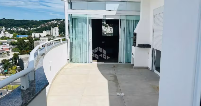 COBERTURA COM 3 QUARTOS SENDO 1 SUÍTE 2 VAGAS DE GARAGEM E VISTA PANORÂMICA EM FLORIANÓPOLIS