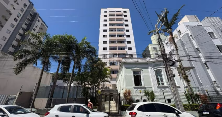 APARTAMENTO MOBILIADO COM 2 QUARTOS 1 VAGA DE GARAGEM NO CENTRO DE FLORIANÓPOLIS