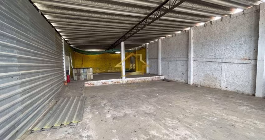 BARRACÃO COM DOCA EM QUATRO BARRAS