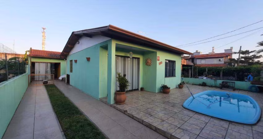 Casa 04 Dorm à venda no Bairro CAPÃO NOVO - 3 vagas de garagem