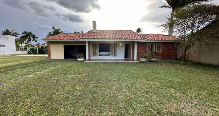 Casa 03 Dorm à venda no Bairro ATLÂNTIDA com 166 m² de área privativa - 2 vagas de garagem