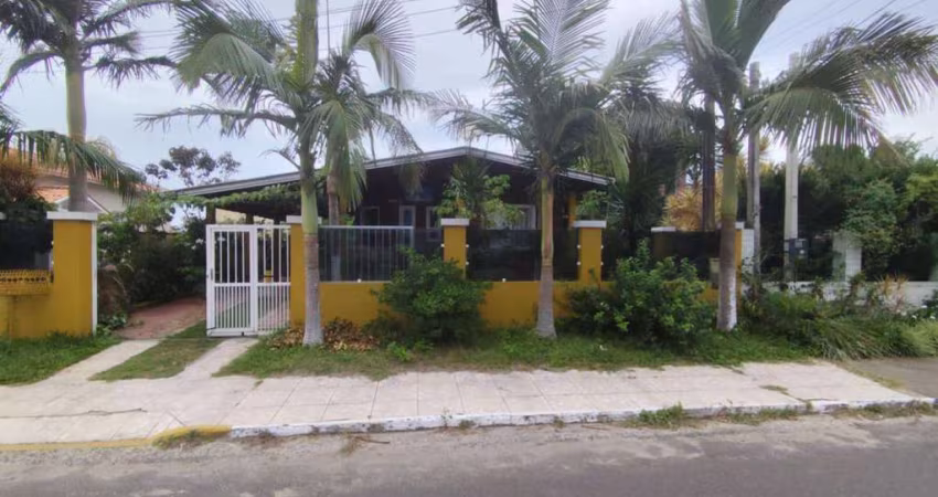Casa 02 Dorm à venda no Bairro CAPÃO NOVO - 3 vagas de garagem