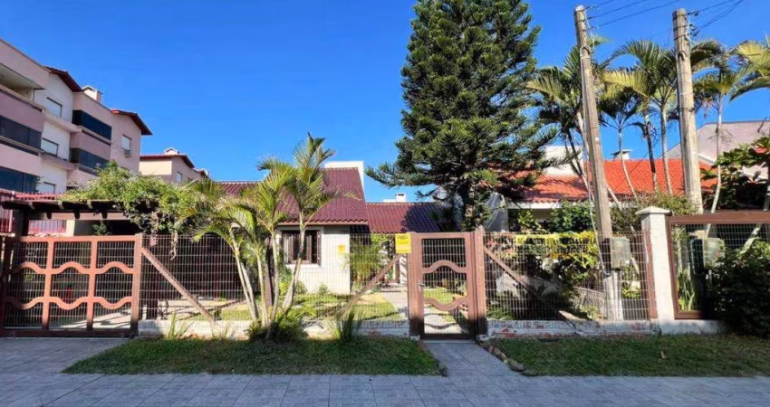 Casa 03 Dorm à venda no Bairro CAPÃO NOVO com 140 m² de área privativa - 1 vaga de garagem