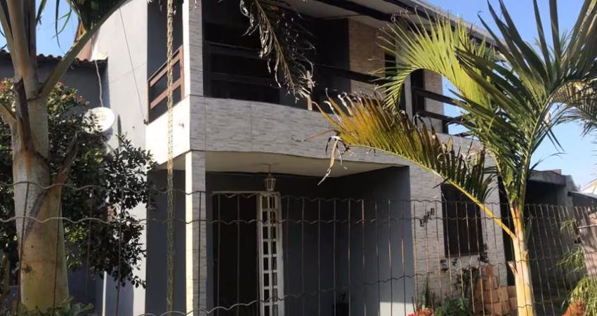 Casa 04 Dorm à venda no Bairro CAPÃO NOVO com 120 m² de área privativa - 2 vagas de garagem