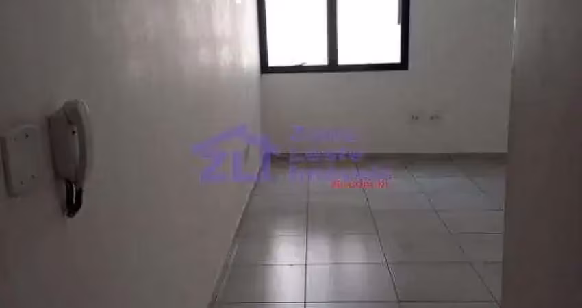 Sala comercial com banheiro privativo e copa em localização de vasto comercio e condução