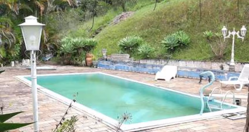 Sítio para venda com 3 dormitórios, piscina e lago em Biritiba Ussu.