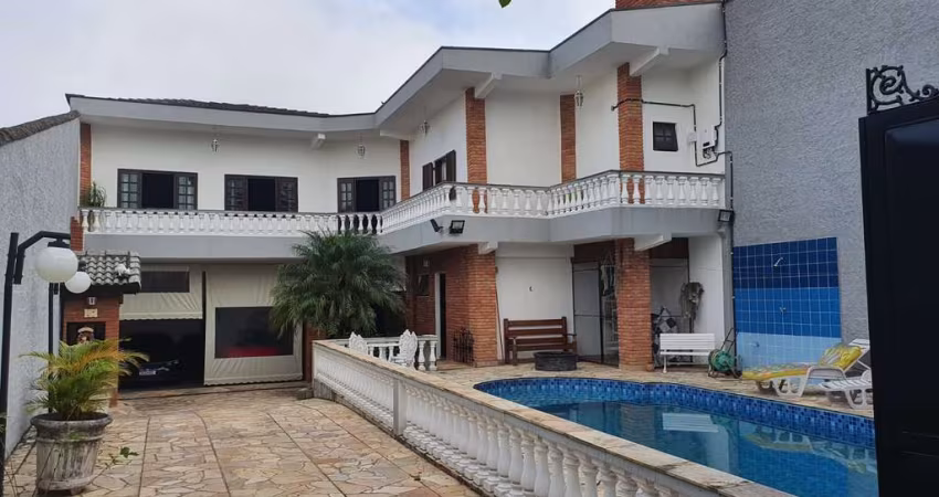 Sobrado alto padrão para venda com 4 dormitórios e piscina na Vila Mogi Moderno.