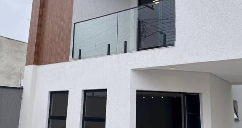 Sobrado para venda com 3 dormitórios e piscina na Villa Di César em Mogi.