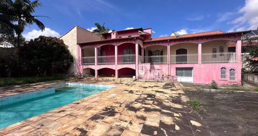 Casa térrea para venda com 3 suítes e piscina na Vila Oliveira.