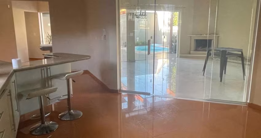 Sobrado para venda com 4 dormitórios e piscina na Vila Oliveira em Mogi.