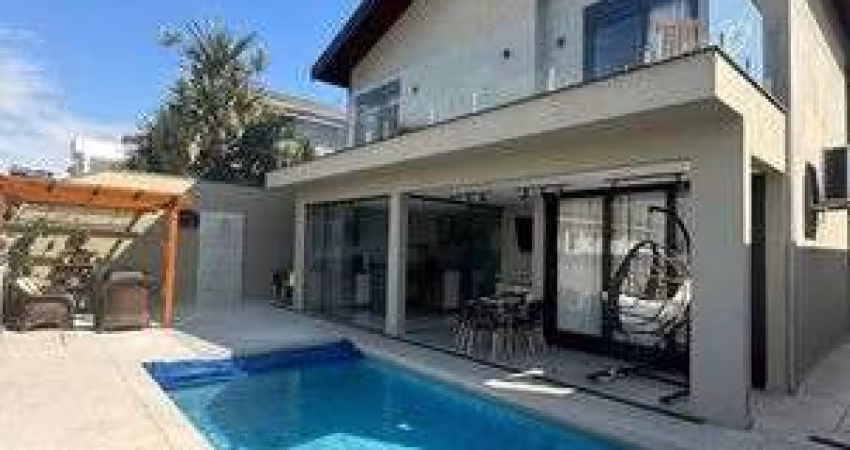 Casa alto padrão para venda com 3 suítes e piscina no Residencial Real Park.