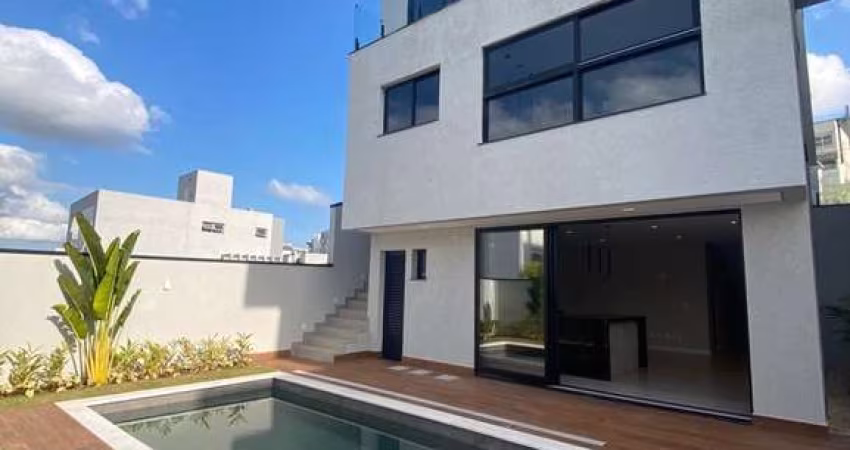 Casa para venda com 3 suítes e piscina no Condomínio Bella Citta Fazenda Rodeio.