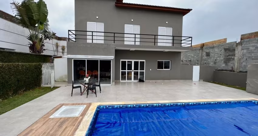 Sobrado para venda 4 dormitórios e piscina no Residencial Monterey Ville em Mogi