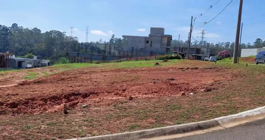 Excelente terreno de esquina com 460 m² no Condomínio Veneza em César de Souza.