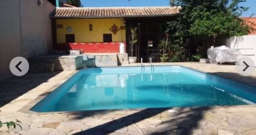 Casa térrea para venda com 3 dormitórios e piscina na Vila Suíssa em César.