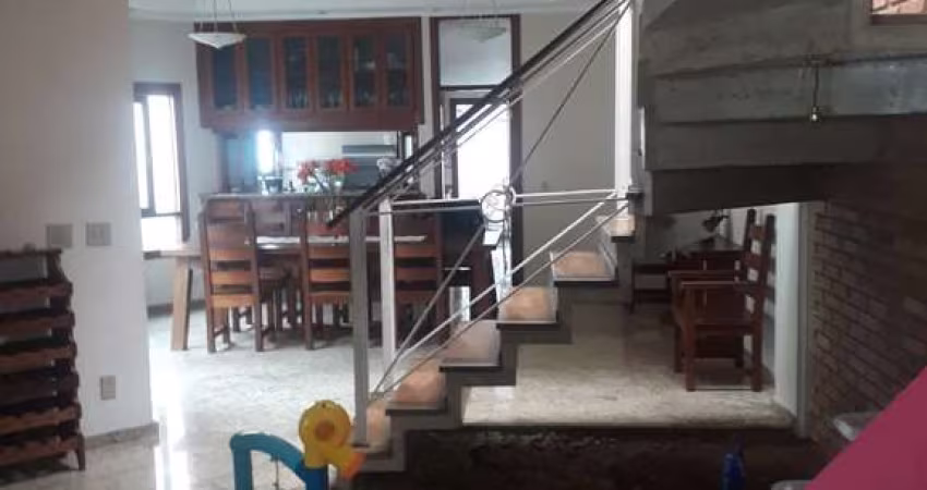 Sobrado para venda com 4 dormitórios e piscina na Vila Oliveira.