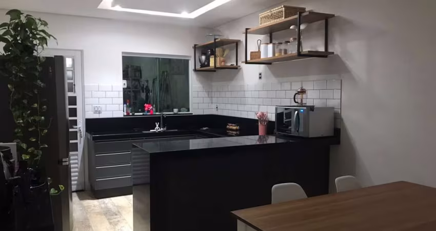 Casa térrea para venda com 2 dormitórios na Vila Suíssa em César de Souza.