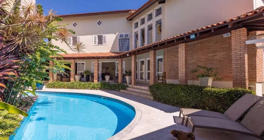 Casa alto padrão para venda com 484m², 4 suítes e piscina na Vila Oliveira