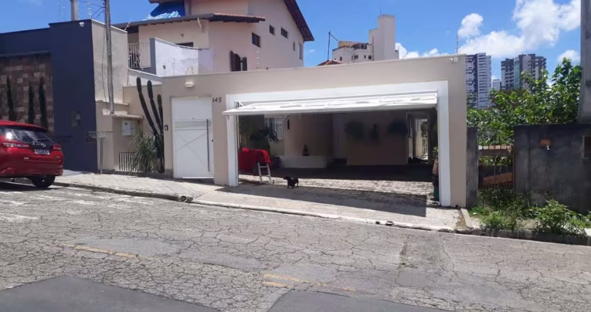 Casa térrea para venda - 3 suítes e quintal na Vila Oliveira  em Mogi das cruzes