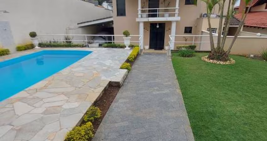 Sobrado com 3 suítes e piscina para venda na Vila Oliveira em Mogi das Cruzes