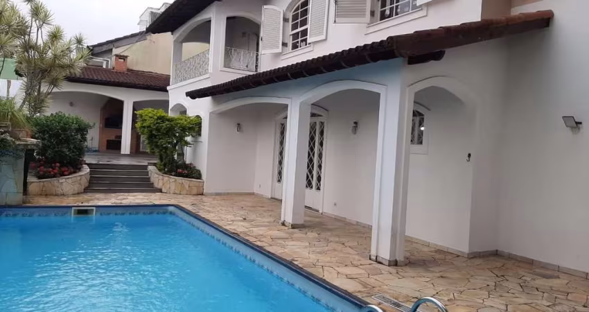 Sobrado para venda com 5 dormitórios sendo 2 suítes na Vila Oliveira em Mogi
