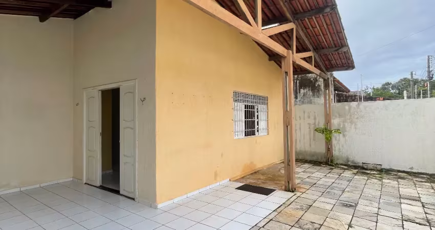 Casa com excelente localização e ventilada, lado sombra