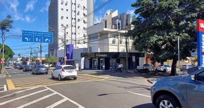 Esquina comercial, rua Senador Souza Naves, próximo a Av. Bandeirantes