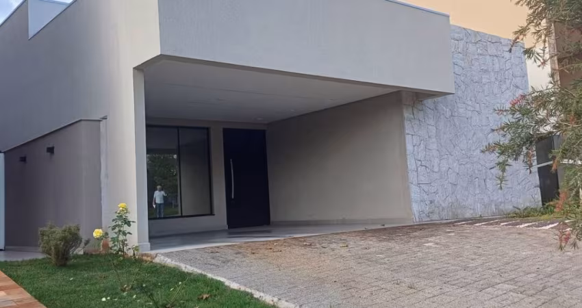 CASA TÉRREA, 04 SUÍTES, CONDOMINIO ROYAL FOREST