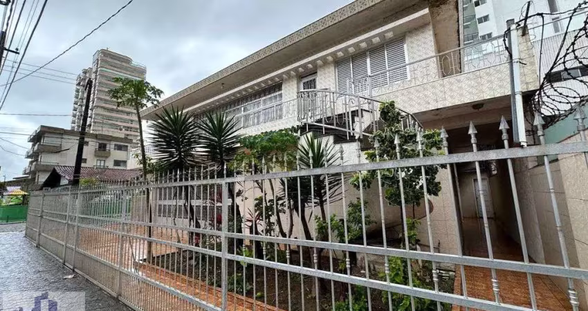Casa de esquina a 130 metros da praia