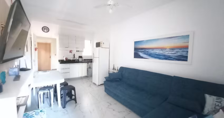 Kit linda e reformada a 100 metros da praia na Mirim