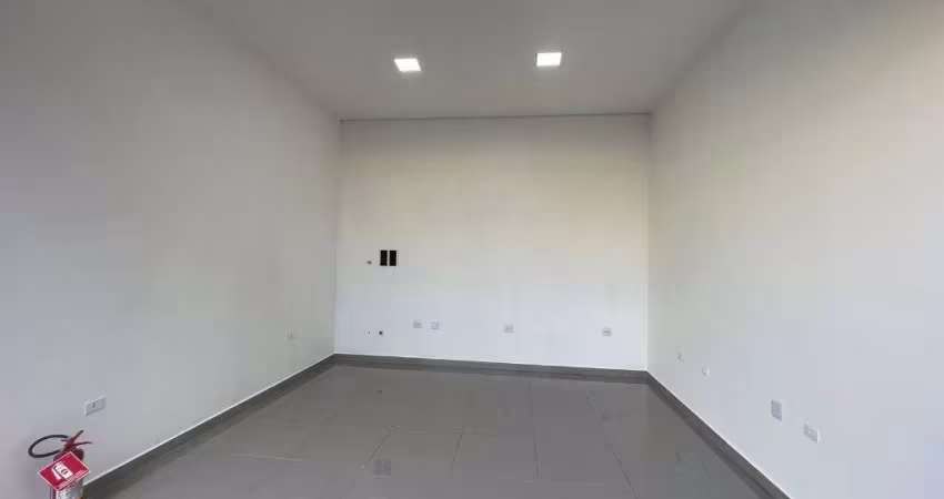 Salão comercial 25m², fino acabamento e porta de aço automática para alugar em Itaquera - São Paulo/SP.